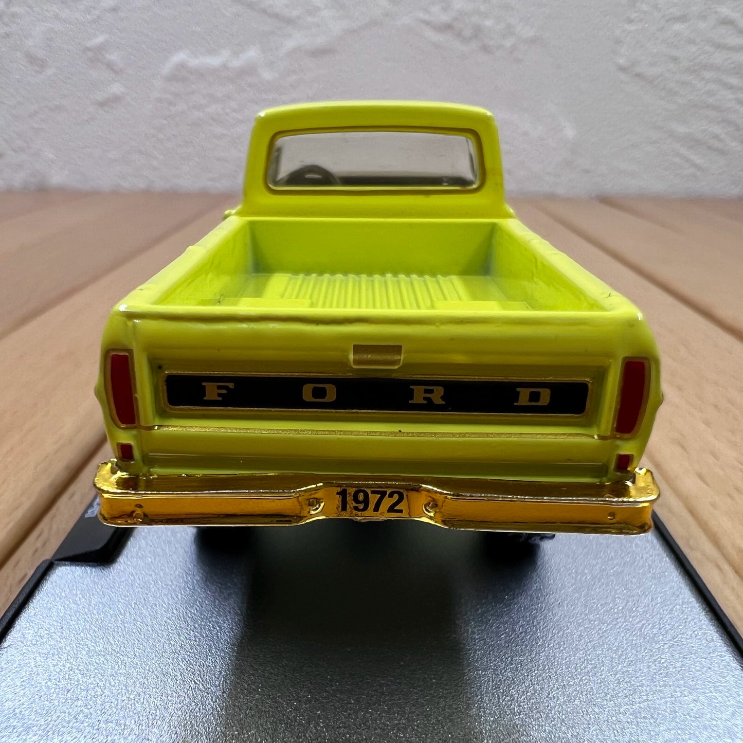 1/64 Scale 1972 Ford F-250 Explorer Truck Diecast Model