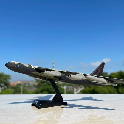 1/300 Scale Boeing B-52 Stratofortress American Bomber DIecast Model Aircraft