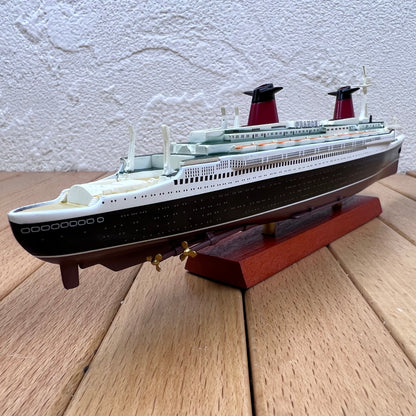 1/1250 Scale SS France (1960) Ocean Liner Diecast Model Ship