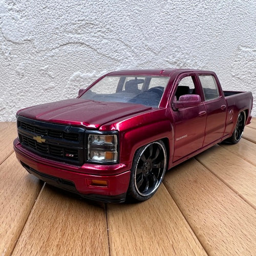 1/24 Scale 2014 Chevrolet Silverado Truck Diecast Model Car
