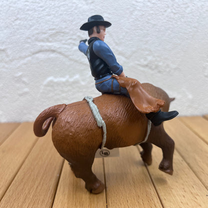 1/16 Scale Bucking Bull & Rider Rodeo Cowboy Toy Figurines