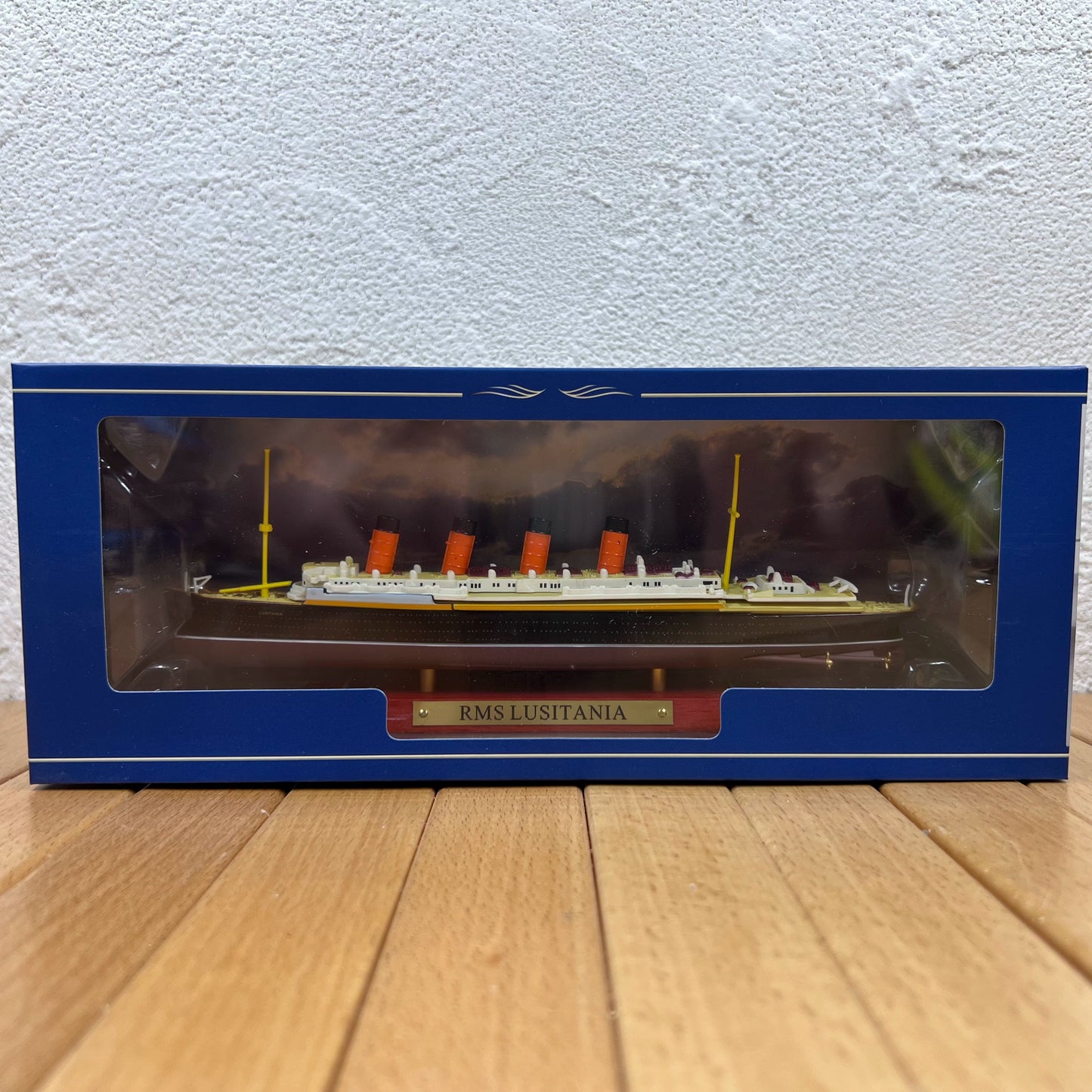 1/1250 Scale RMS Lusitania Ocean Liner Diecast Model Ship