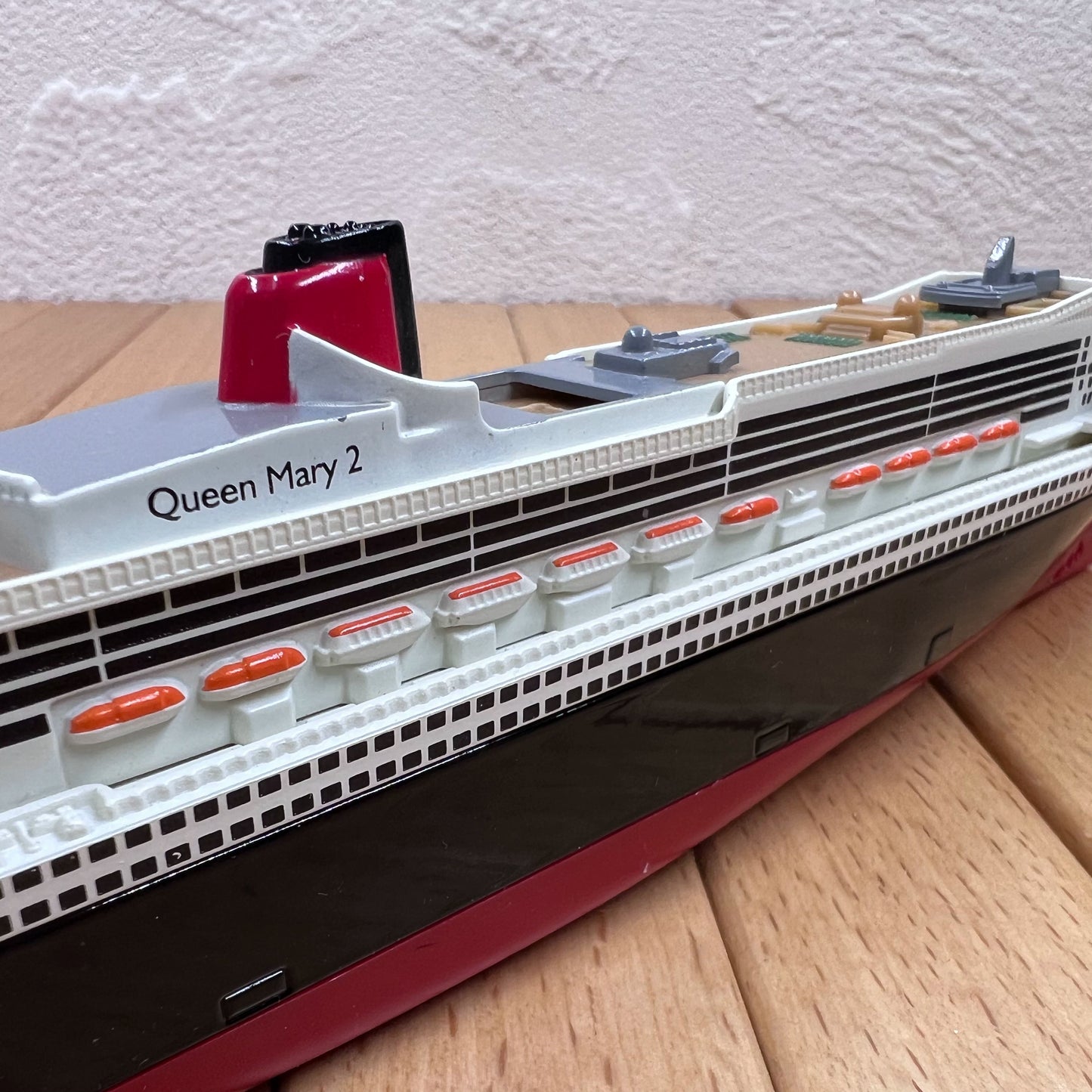 1/1400 Scale Queen Mary 2 Ocean Liner Diecast Model Ship