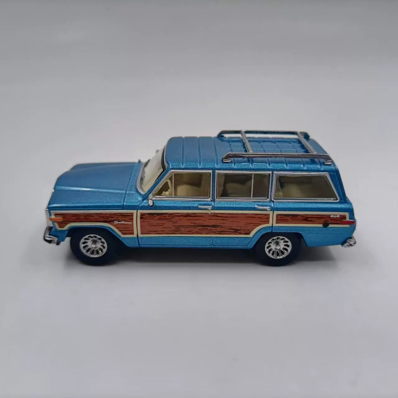 1/64 Scale Jeep Wagoneer SUV Diecast Model Car