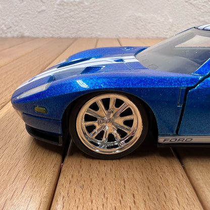 1/32 Scale 2005 Ford GT Sports Car Diecast Model