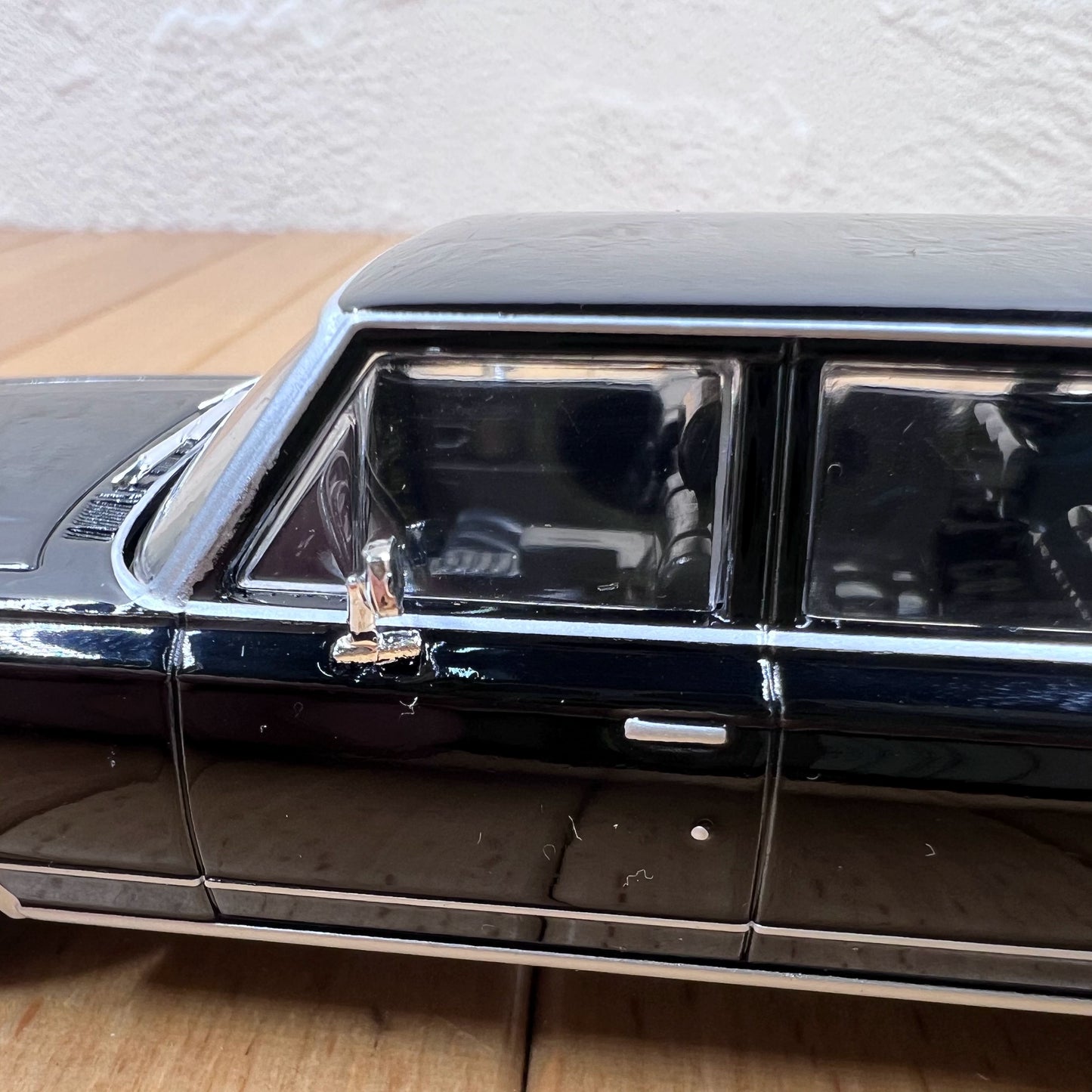 1/43 Scale Soviet ZIL-4104 Limousine Diecast Model Car