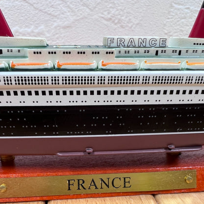 1/1250 Scale SS France (1960) Ocean Liner Diecast Model Ship