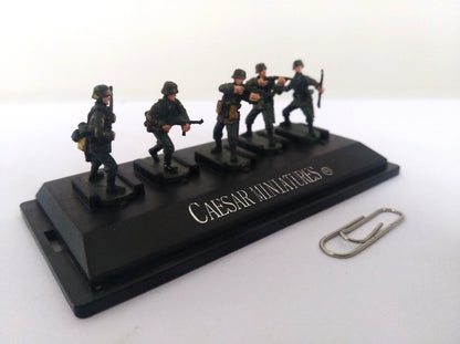 1/72 Scale WWII German Panzergrenadiers Set 5pcs Painted Figures Caesar Miniatures P804