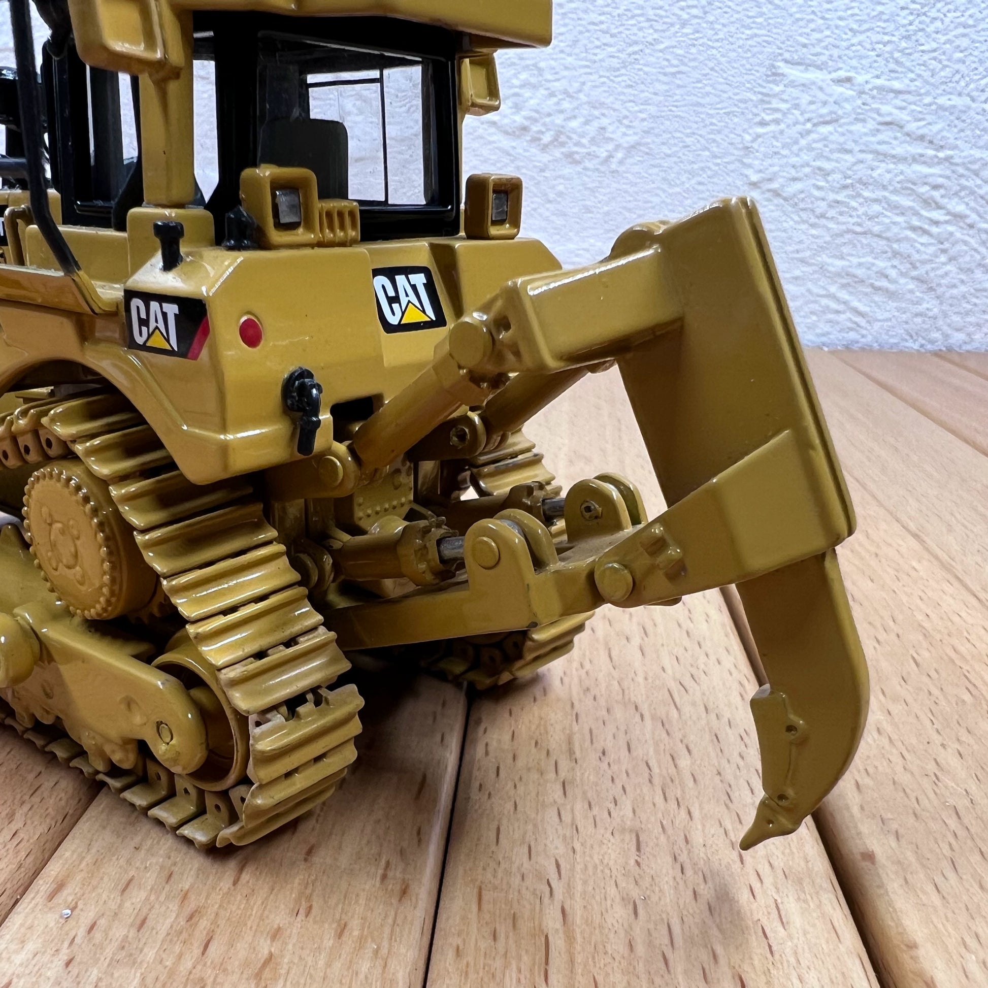 ミニカー CAT D8T TRACK-TYPE TRACTOR 1:50 Diecast Masters 1:50 Caterpillar D8T Track Type Tractor with