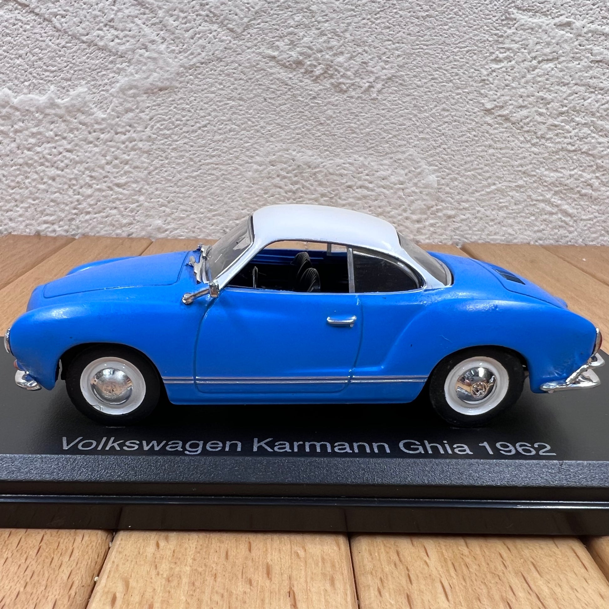 DINKY TOYS 187 VW Karmann Ghia Made in England - Collection DINKY TOYS 187 VW Karmann Ghia Made in England - Collection