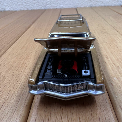 1/64 Scale 1970 Chevrolet Kingswood Estate Station Wagon Diecast Model Car