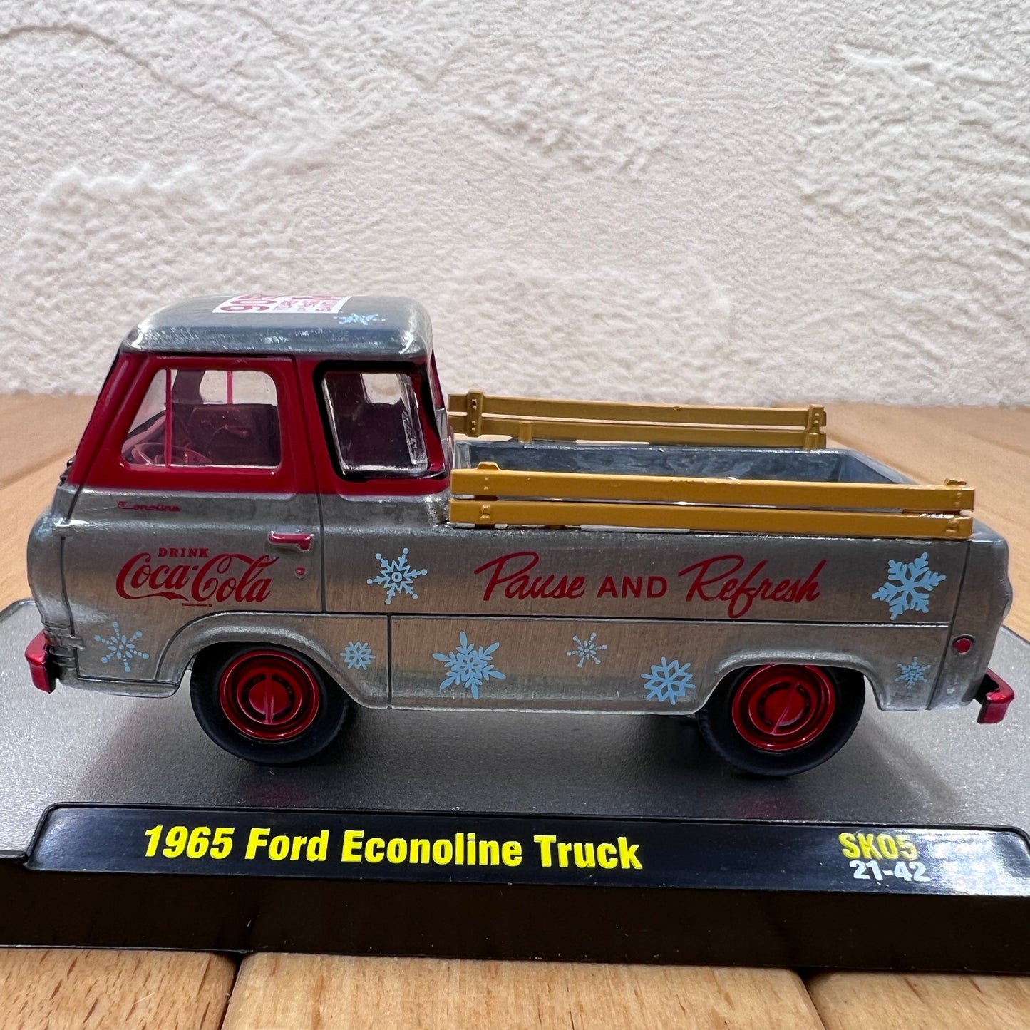 1/64 Scale 1965 Ford Econoline Pickup Truck Diecast Model