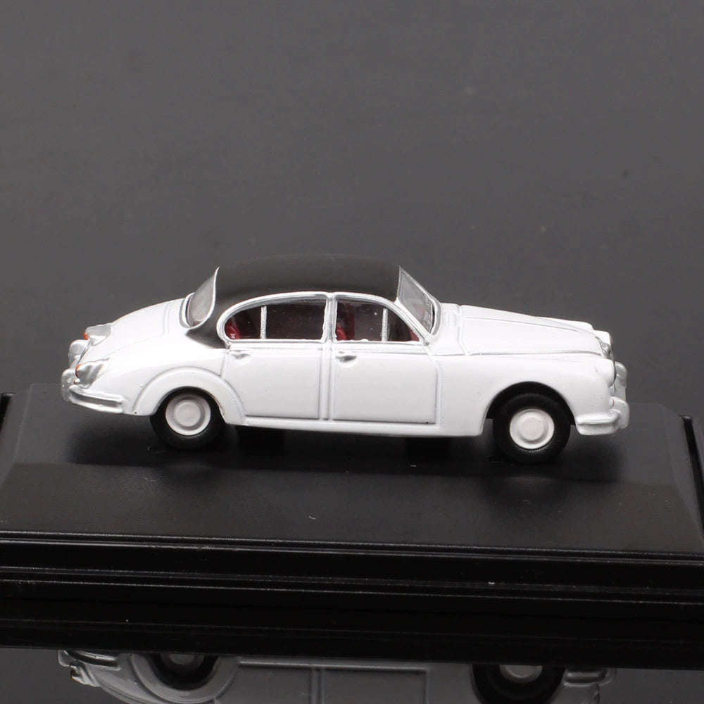 1/76 Scale Jaguar Mark 2 Diecast Model Car