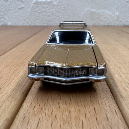 1/64 Scale 1970 Chevrolet Kingswood Estate Station Wagon Diecast Model Car