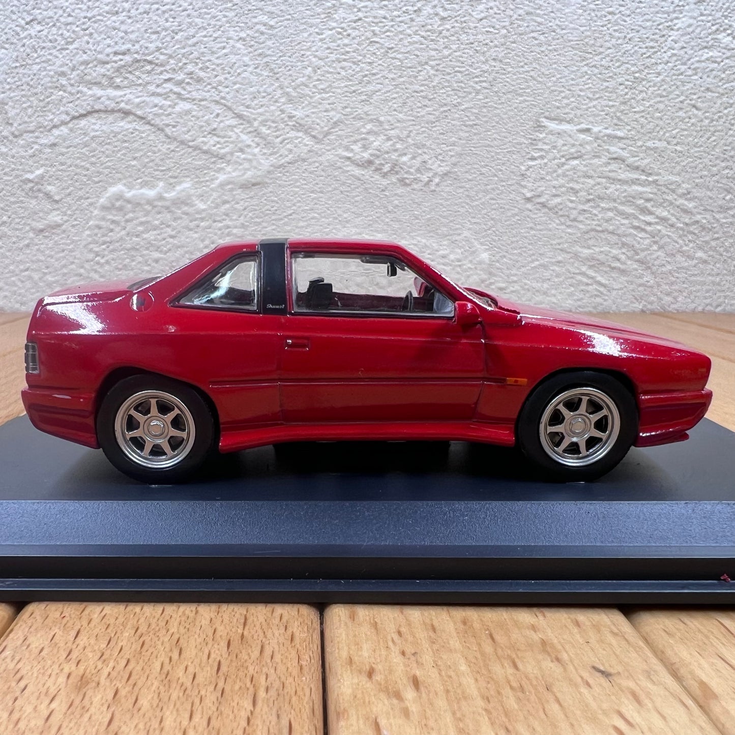 1/43 Scale 1989 Maserati Shamal Diecast Model Car