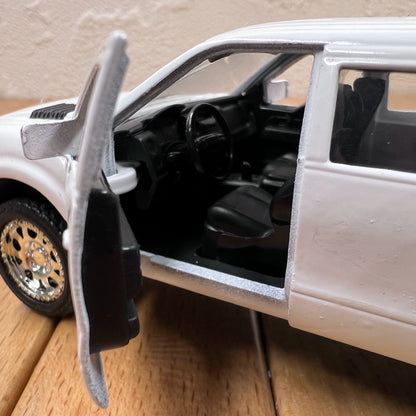 1/32 Scale 2011 Ford F-150 SVT Raptor Pickup Truck Diecast Model