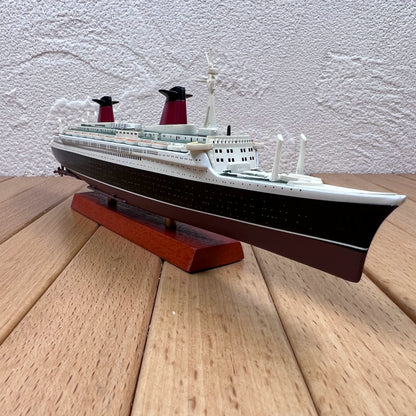 1/1250 Scale SS France (1960) Ocean Liner Diecast Model Ship