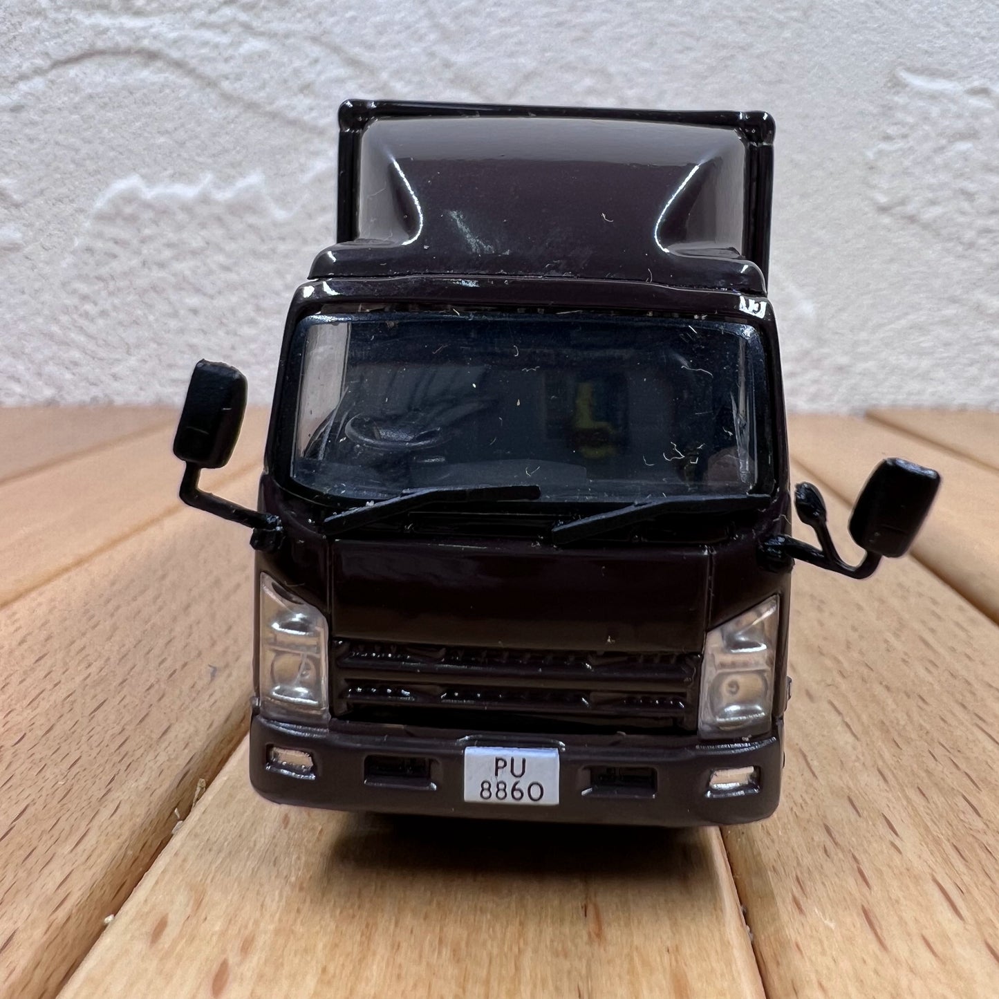 1/64 Scale Isuzu N Series Box Lorry Diecast Model Truck