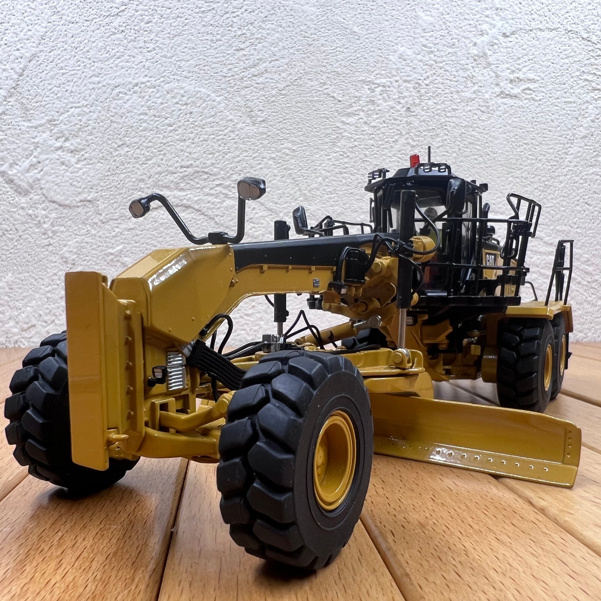 1/50 Scale Caterpillar 18M3 Motorgrader Diecast Model