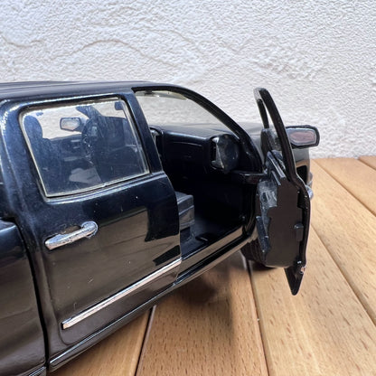 1/24 Scale 2014 Chevrolet Silverado Truck Diecast Model Car