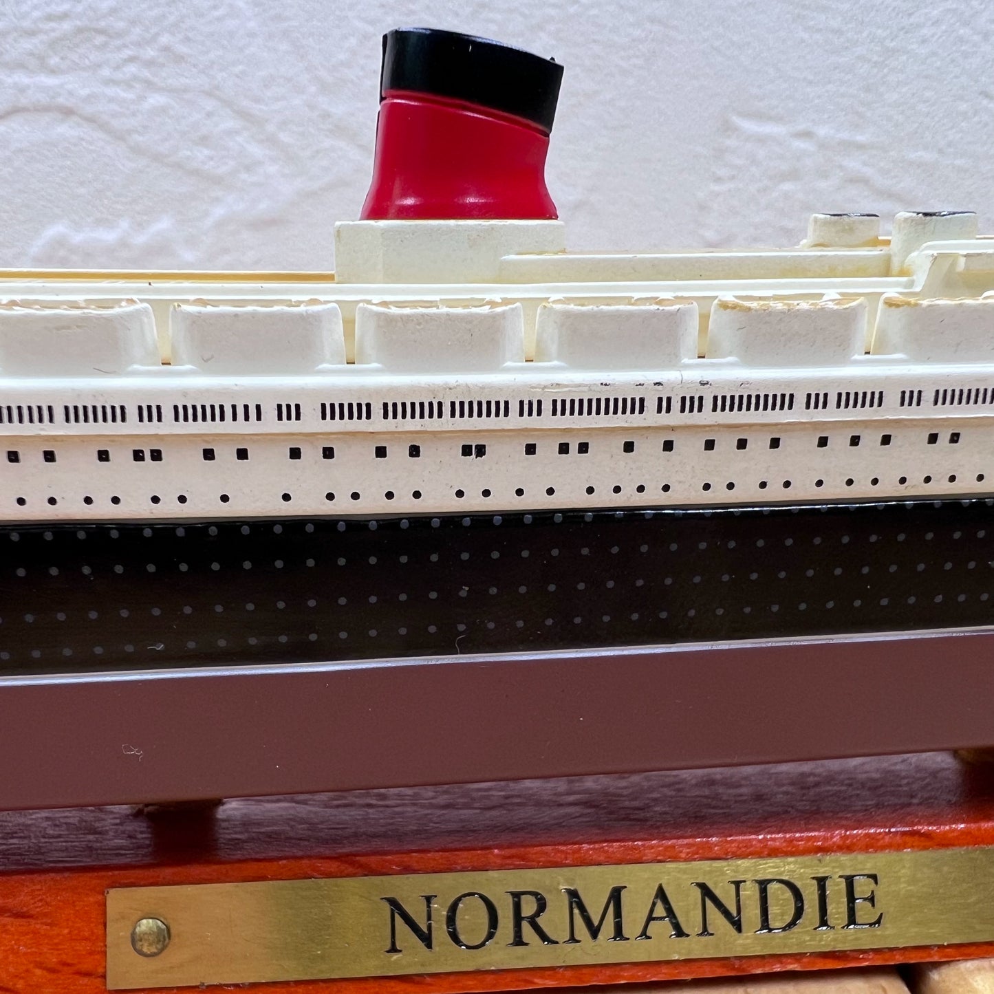 1/1250 Scale SS Normandie Ocean Liner Diecast Model Ship