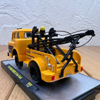 1/64 Scale 1957 Mack N-61 Tow Truck Diecast Model