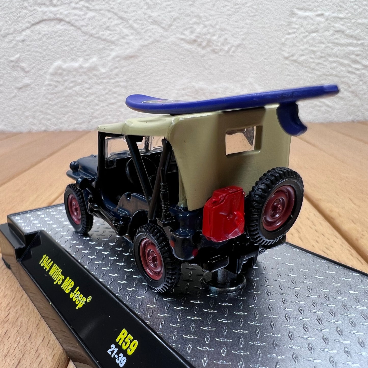 1/64 Scale 1944 Willys MB Jeep Off-Road Utility Truck Diecast Model