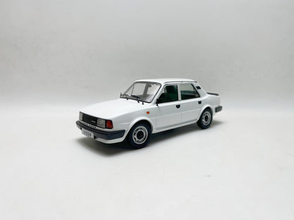 1/18 Scale Skoda 120 L Diecast Model Car
