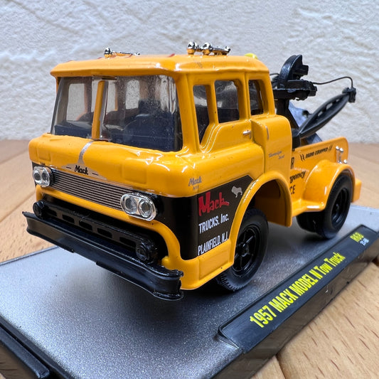 1/64 Scale 1957 Mack N-61 Tow Truck Diecast Model