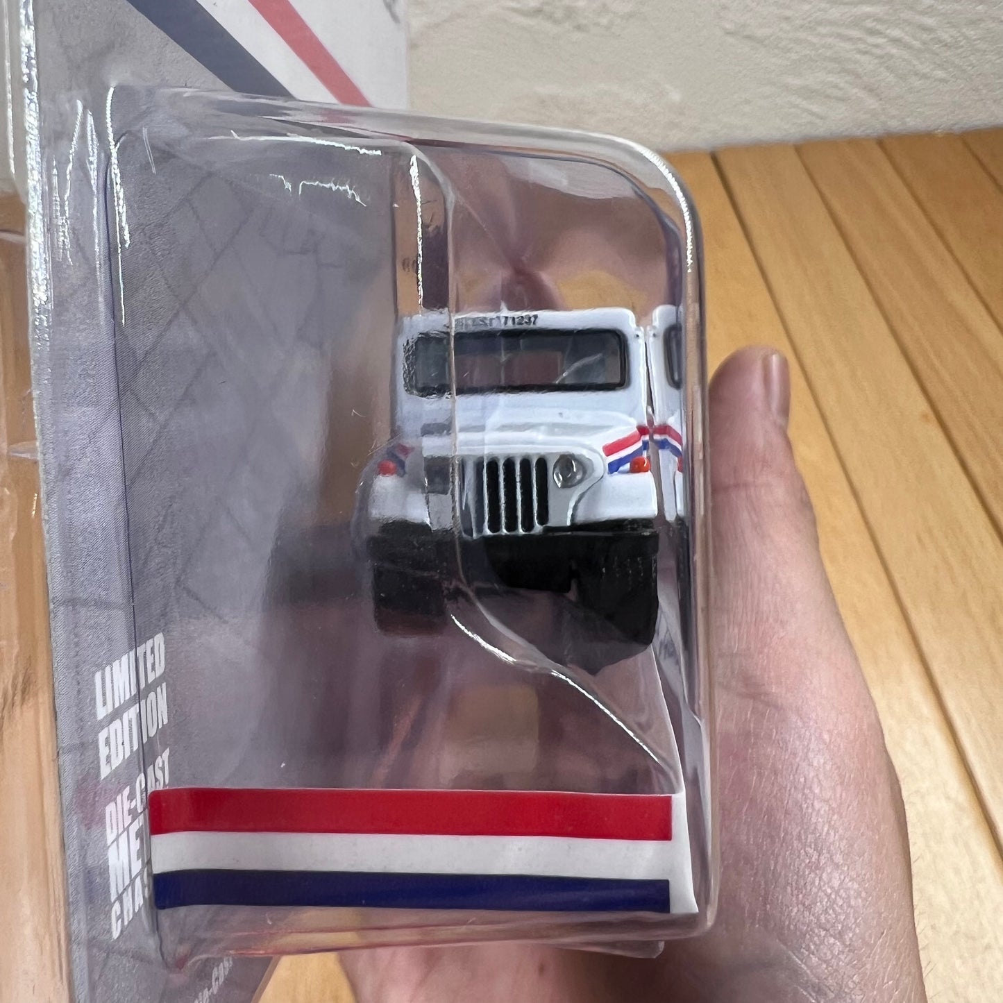 1/64 Scale 1971 Jeep DJ-5 Diecast Model Car