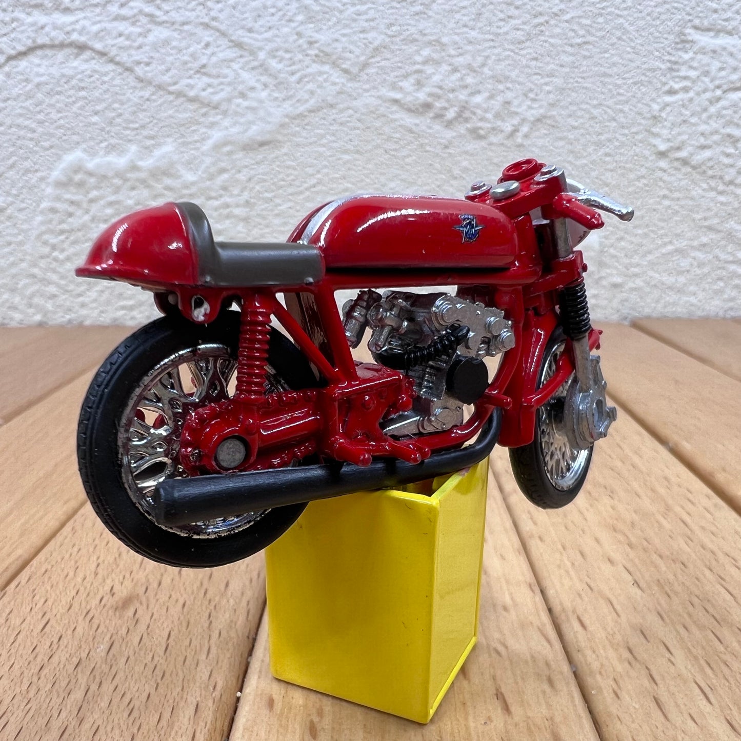 1/32 Scale MV Agusta Diecast Model Motorcycle