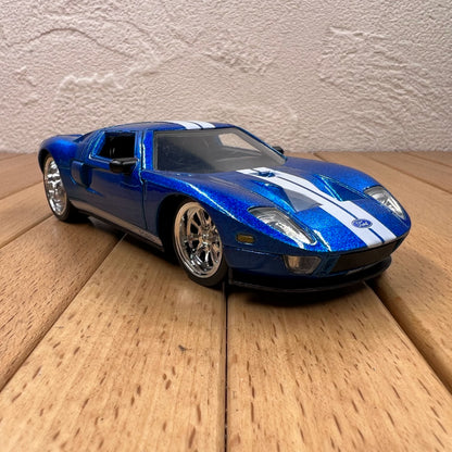 1/32 Scale 2005 Ford GT Sports Car Diecast Model