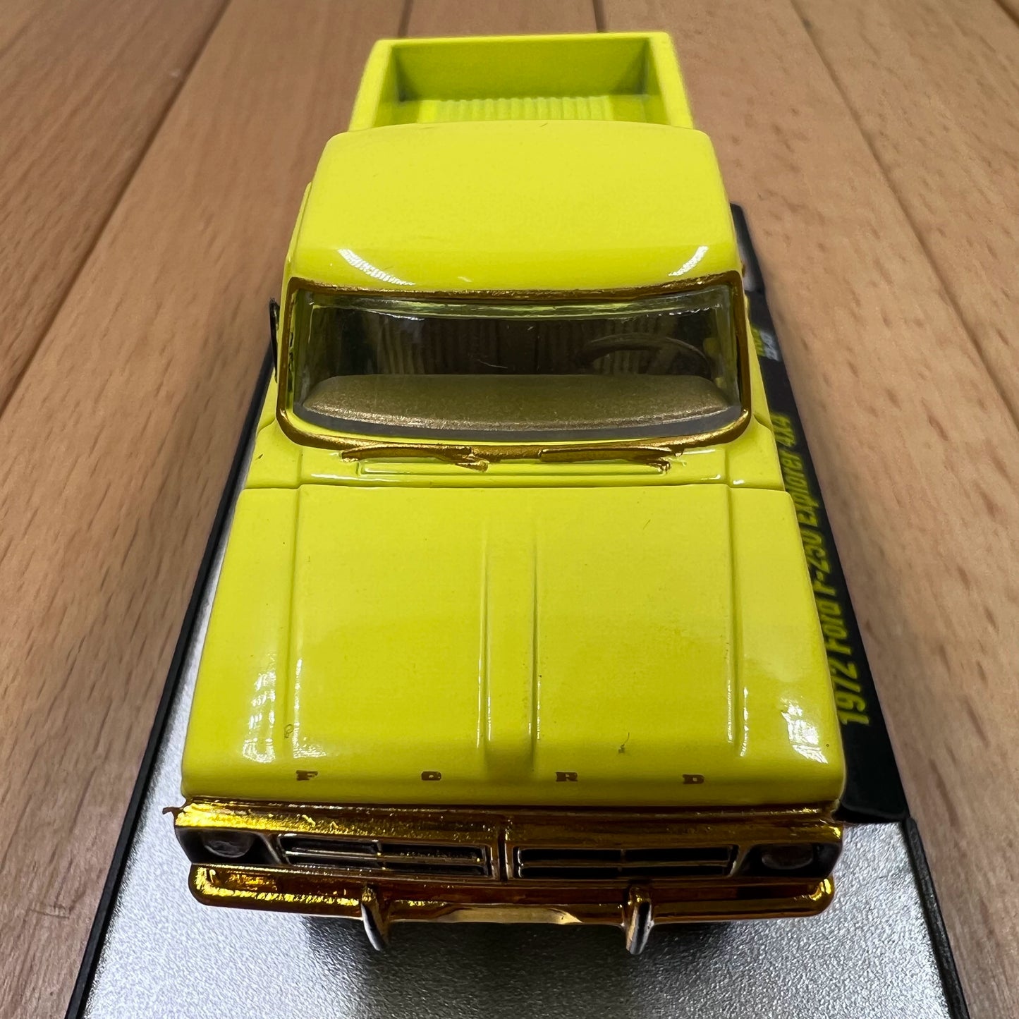 1/64 Scale 1972 Ford F-250 Explorer Truck Diecast Model