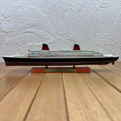 1/1250 Scale SS France (1960) Ocean Liner Diecast Model Ship