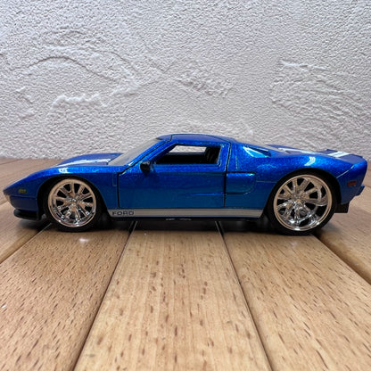 1/32 Scale 2005 Ford GT Sports Car Diecast Model