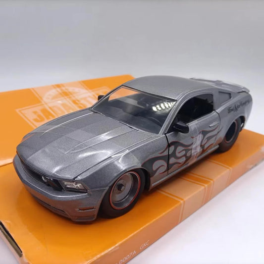 1/24 Scale 2010 Ford Mustang GT Diecast Model Car