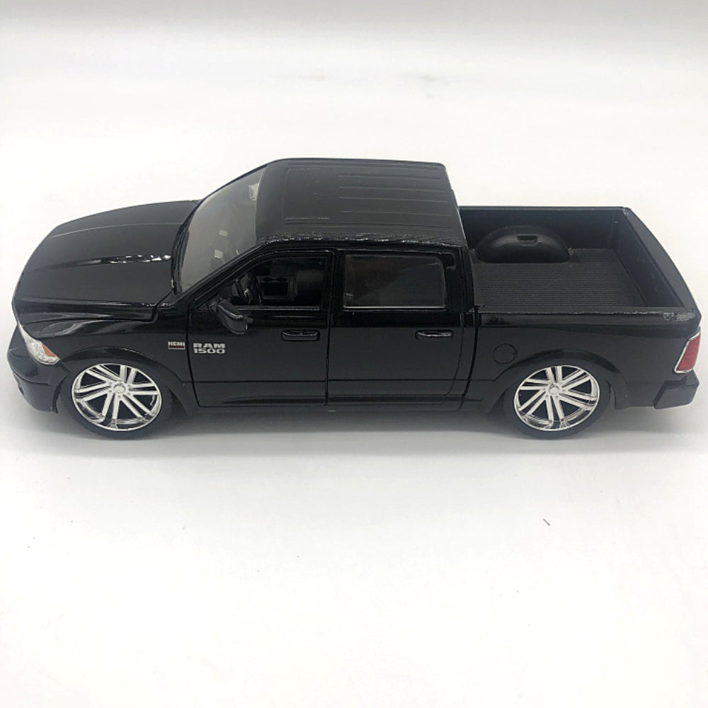 1/24 Scale Ram 1500 Pickup Truck Diecast Model