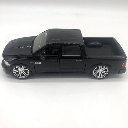 1/24 Scale Ram 1500 Pickup Truck Diecast Model