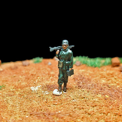 1/72 Scale WWII German Soldiers Painted Figurines for Model Dioramas