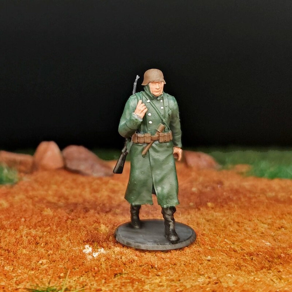 1/72 Scale WWII German Soldiers in Winter Painted Figures for Model Dioramas