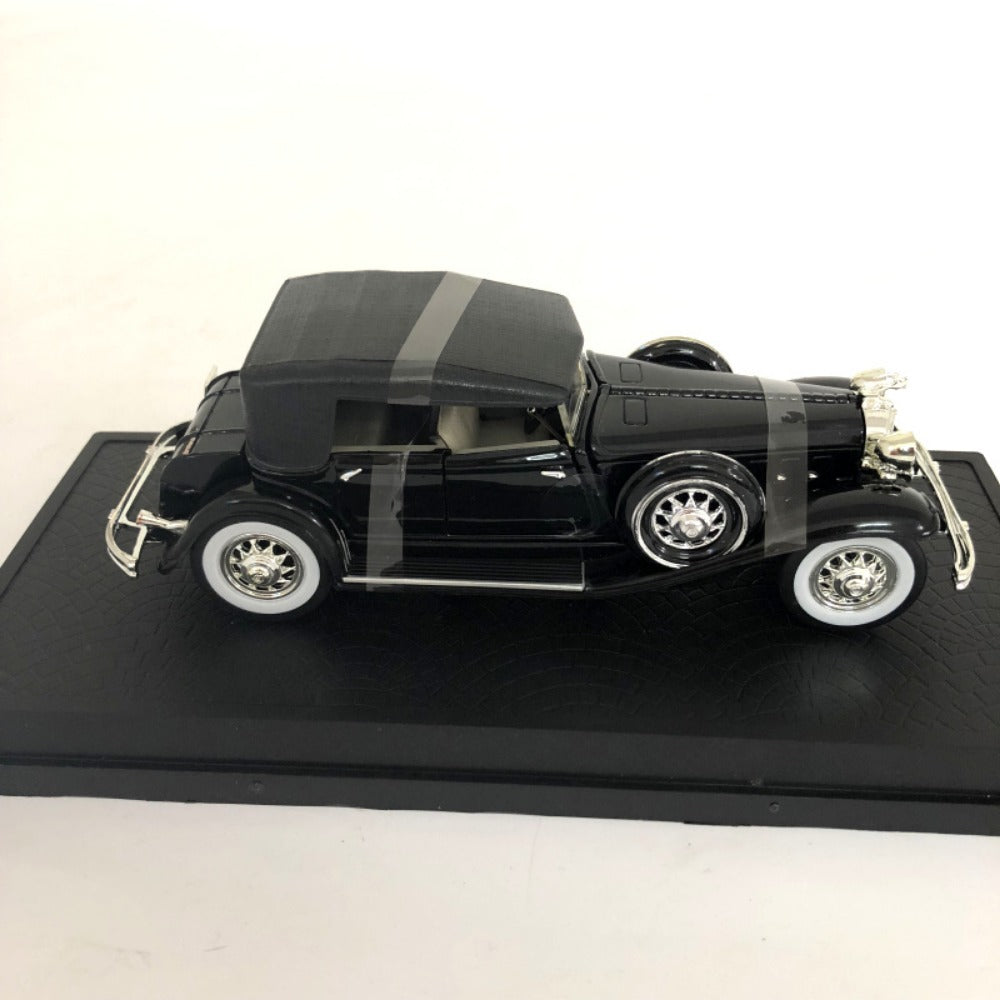 1/32 Scale 1932 Chrysler LeBaron Diecast Model Car