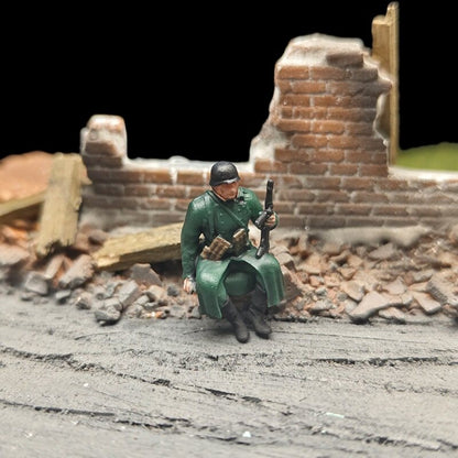 1/72 Scale WWII German Sitting Posture Soldiers Painted Figures for Model Dioramas
