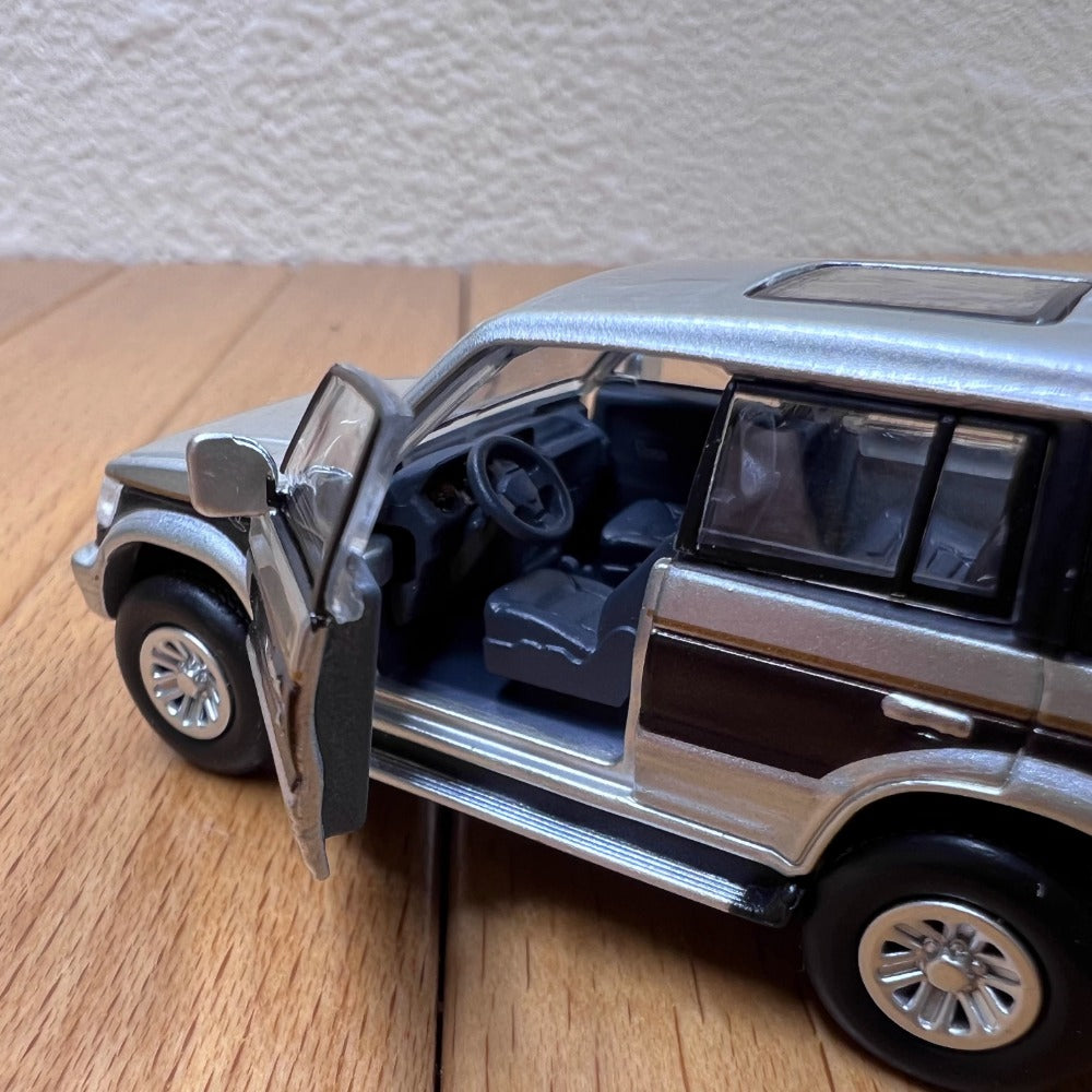 1/64 Scale Mitsubishi Pajero Super Exceed SUV Diecast Model Car