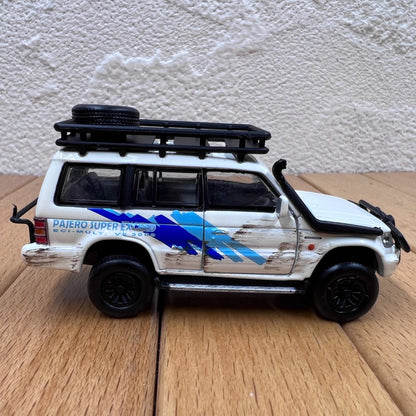 1/64 Scale Mitsubishi Pajero Super Exceed SUV Diecast Model