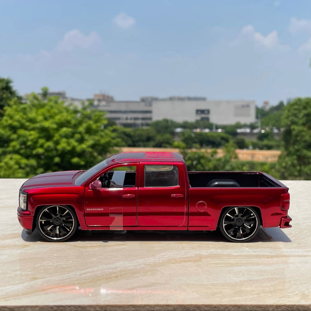 1/24 Scale 2014 Chevrolet Silverado Pickup Truck Diecast Model Car