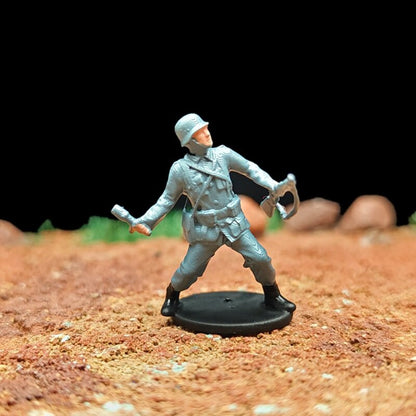 1/72 Scale WWII German Soldiers Painted Miniature Figures Set for Model Dioramas