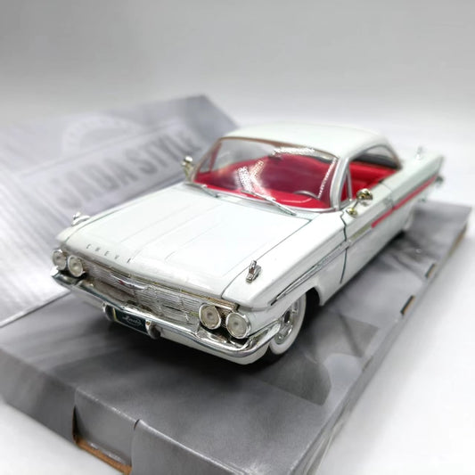 1/24 Scale 1961 Chevrolet Impala Diecast Model Car