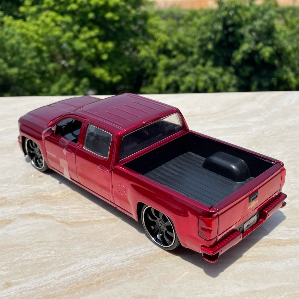1/24 Scale 2014 Chevrolet Silverado Pickup Truck Diecast Model Car