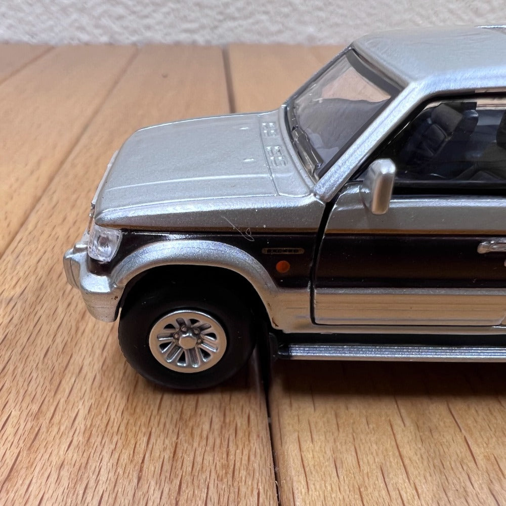 1/64 Scale Mitsubishi Pajero Super Exceed SUV Diecast Model Car