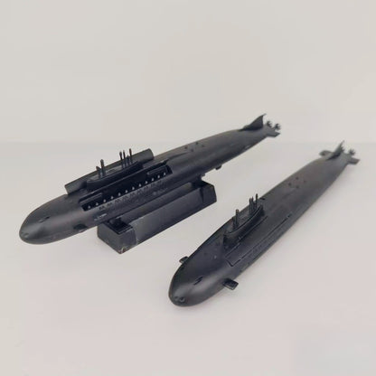 1/1000 Scale K-141 Kursk Russian Oscar II-Class Nuclear-Powered Cruise Missile Submarine Pre-built Plastic Collectible Model